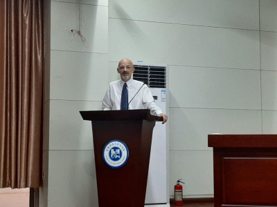 Prof. dr Zoran Pavlović stručni konsultant Univerziteta  za političke nauke i pravo istočne Kine