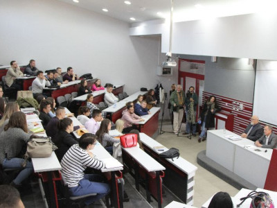 Mr Kamenko Kozarski, predsednik Prekršajnog suda u Novom Sadu održao predavanje