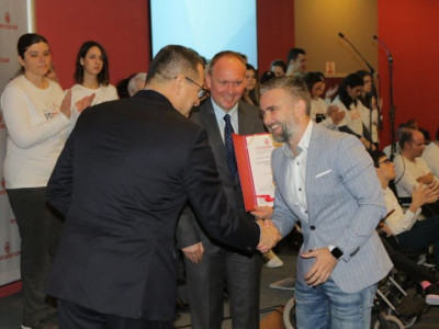 UNIVERZITET PRIVREDNA AKADEMIJA U NOVOM SADU DOBITNIK VELIKOG ŠAMPIONSKOG PEHARA NOVOSADSKOG SAJMA ZA VISOK KVALITET OBRAZOVANJA